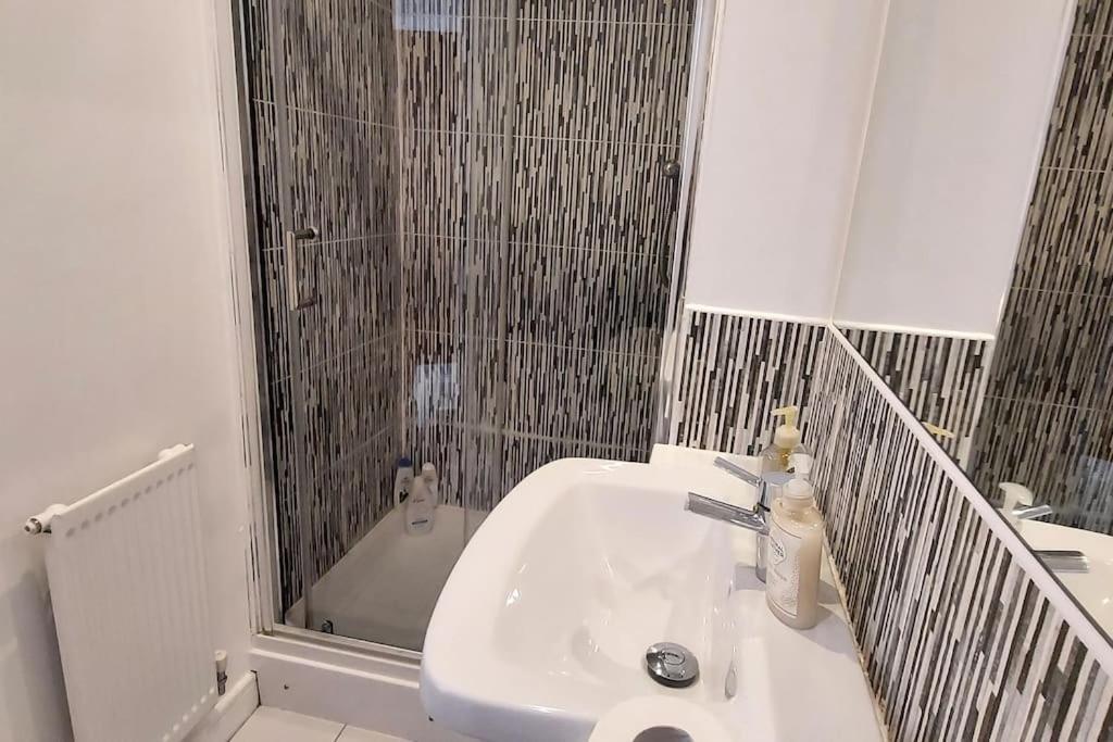 Modern Home Near Etihad, Coop Live Manchester Bagian luar foto